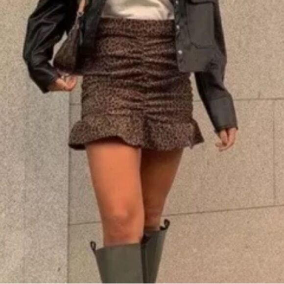 Zara Dresses & Skirts - Zara Leopard Print Corduroy Mini Skirt small women's Ruched Brown animal print